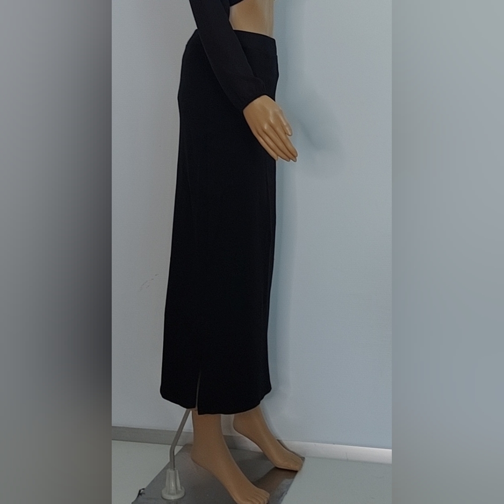Elegant Black Long Skirt with Side Opening - Picture 8 of 13